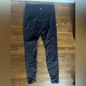 Black lululemon Wunder Under leggings